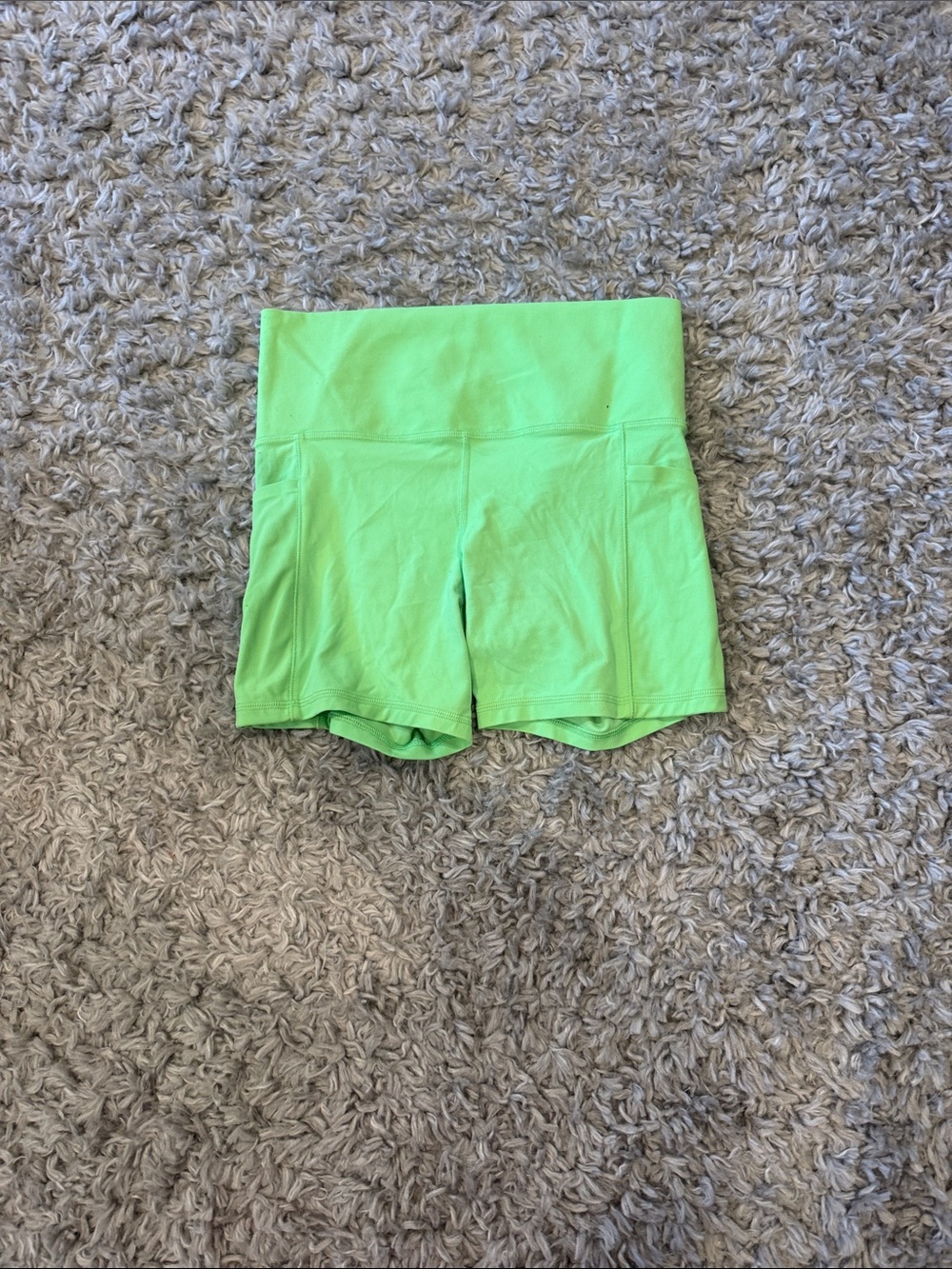 Athleta Salutation Stash II 5” shorts